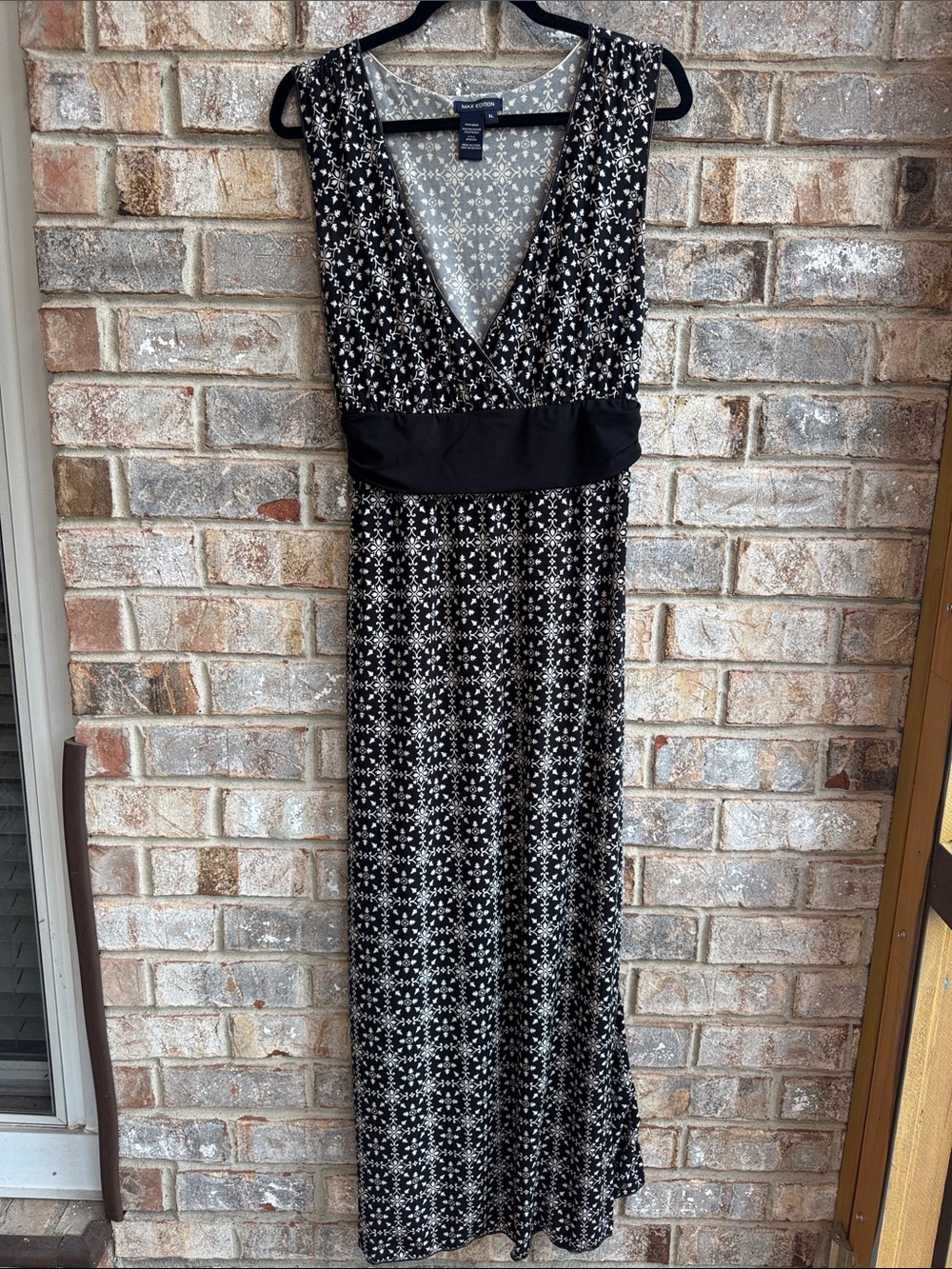 Max Edition Black & White V-Neck Patterned Maxi Dress